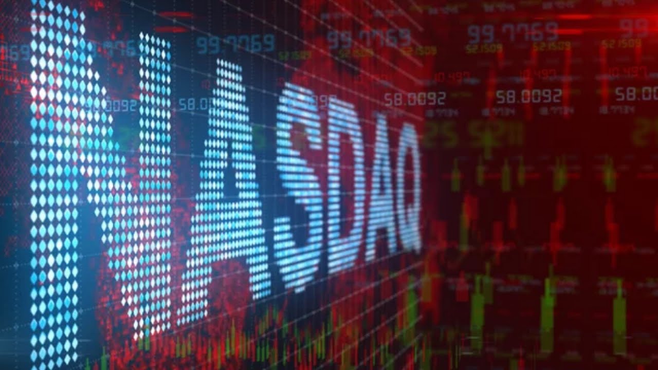 New York stock exchange screen panic selling down trend s&p nasdaq index technology sector crash geopolitics